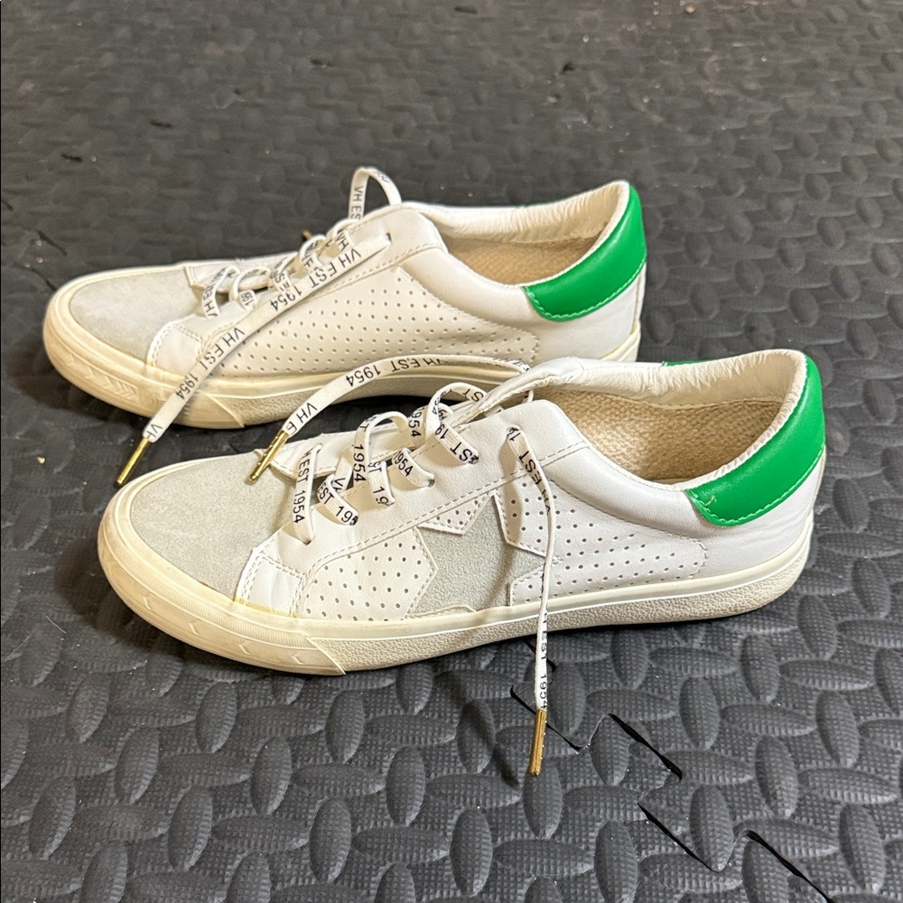 Vintage Havana Green Low-Top Sneakers: size 8
